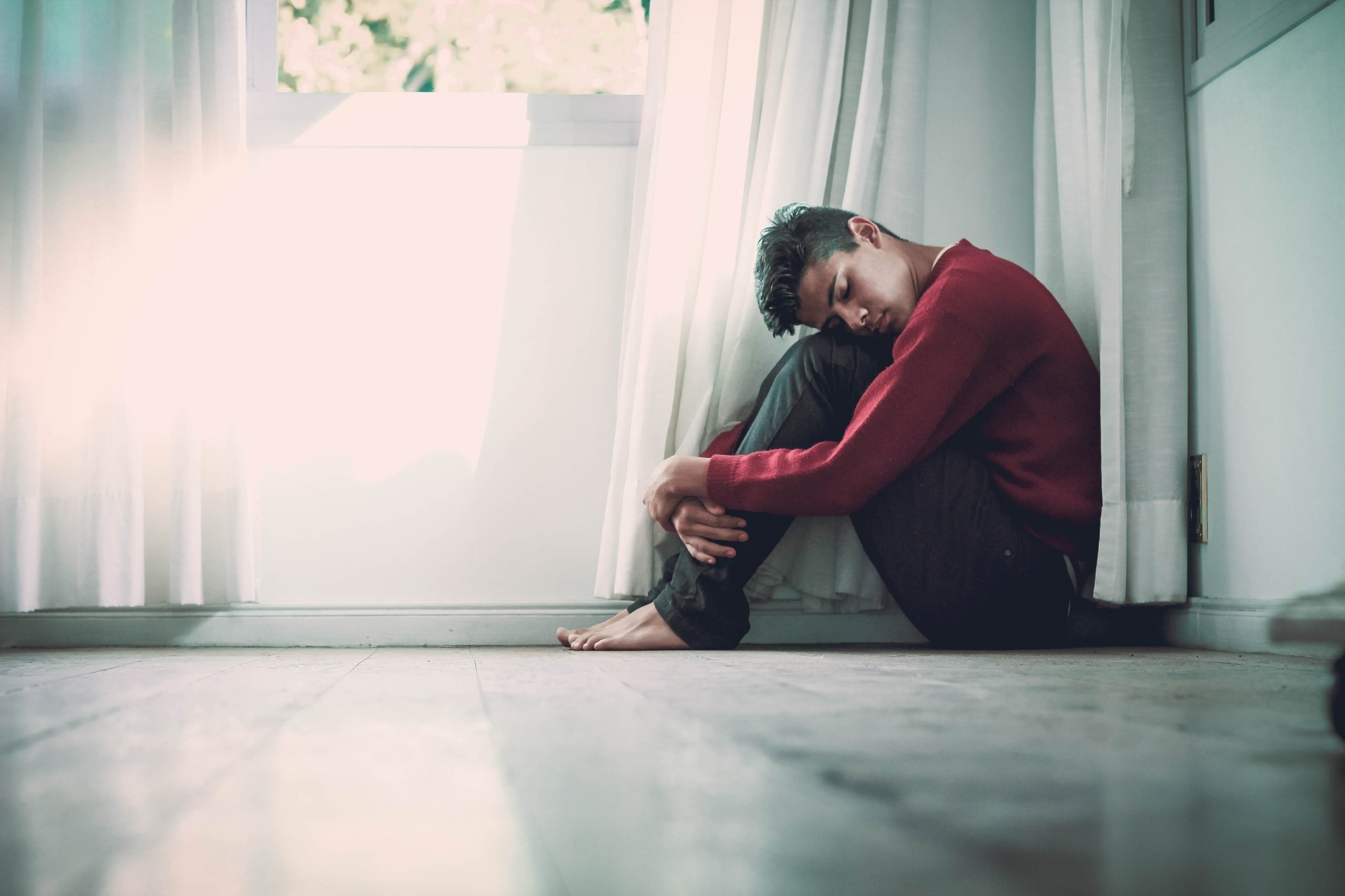 enfant ayant l'air anxieux